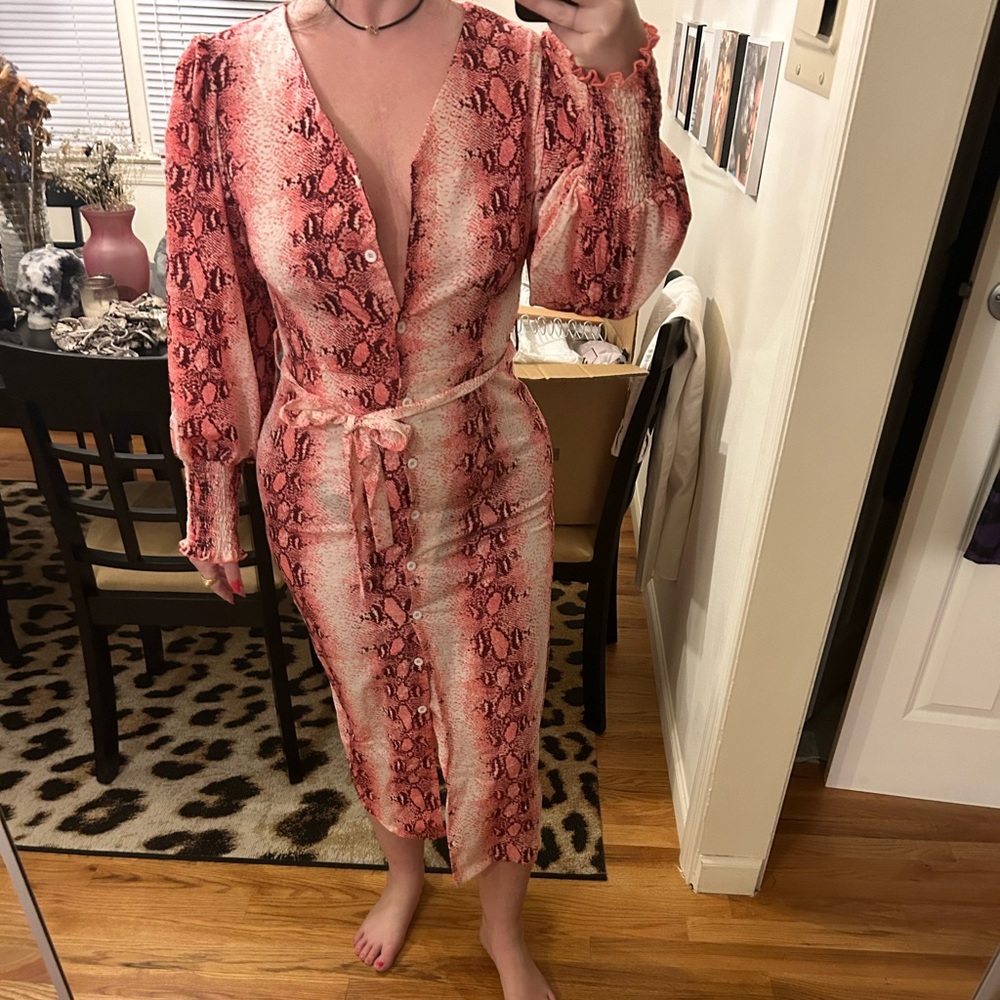 Pink snake button down dress size M no stretch